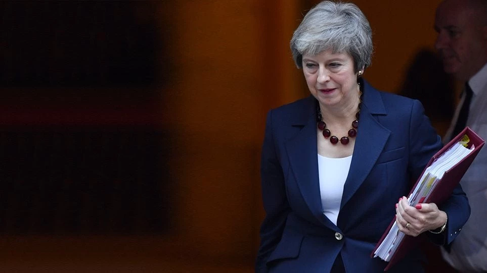 Ανεξέλεγκτη κρίση στη Βρετανία: Παραιτήθηκε & τέταρτος υπουργός – Καταρρέει η Μέι –  Πτώση για την στερλίνα – Κρίσιμες ώρες (upd)